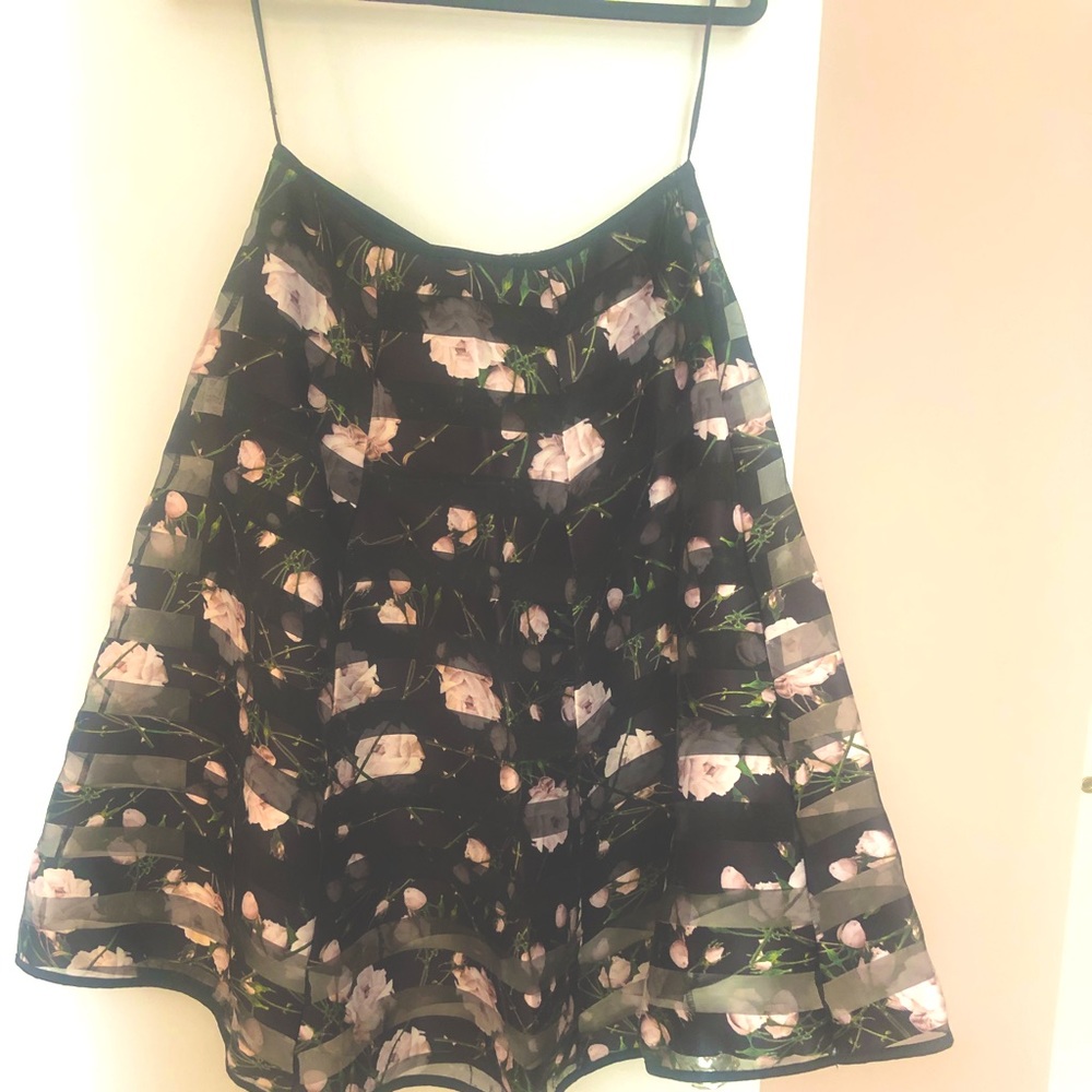 Flirty spring skirt Euro size 12